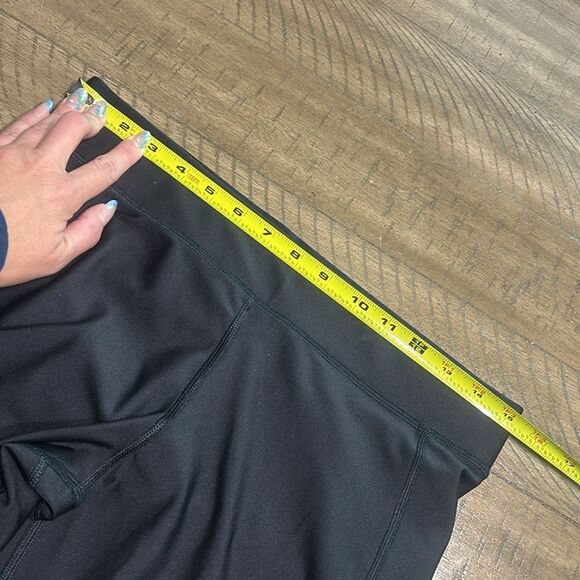 Under Armour compression Capri leggings size large - Picture 6 of 10